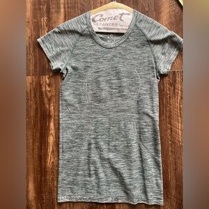 Lululemon Swiftly Tech Short-Sleeve Shirt 2.0
Hip Length